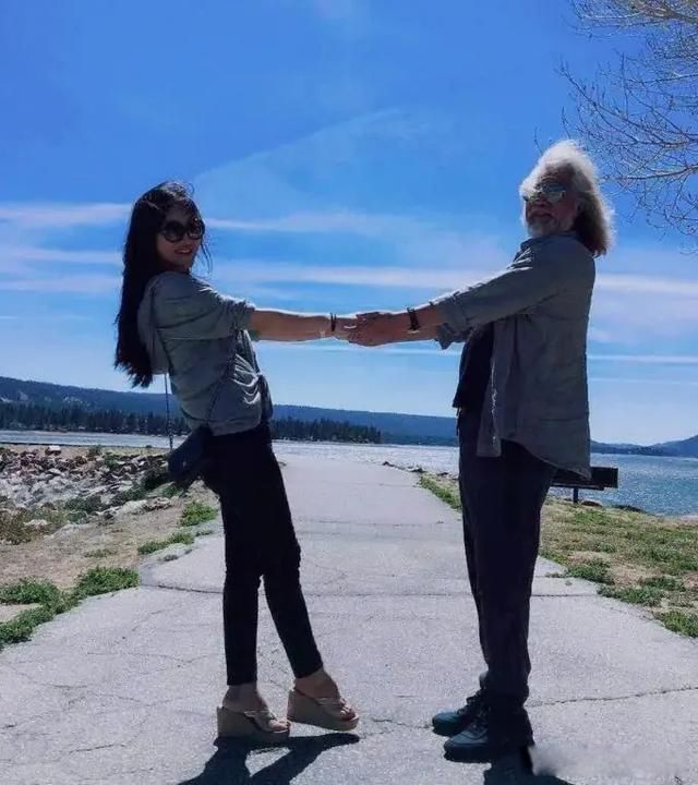 张纪中三任妻子简历 现任老婆多大年龄(相差30岁)