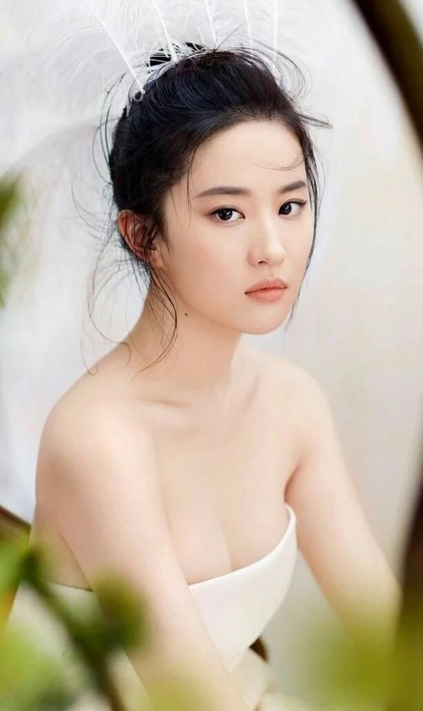 刘亦菲个人资料介绍 刘亦菲为什么不姓父姓