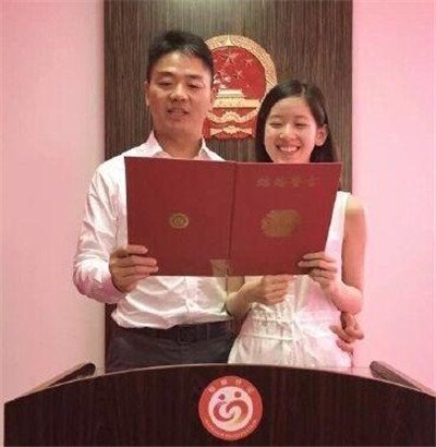 刘强东前妻龚小京,为什么会分开呢 大学的校友还是初恋