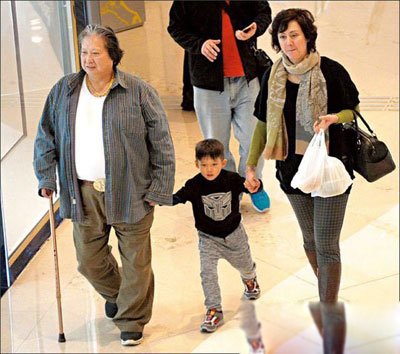 洪金宝儿子和范丞丞真像 很暧昧:范冰冰和洪金宝关系实锤