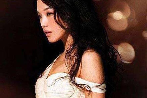 舒淇演过什么三流电影 广告女郎决裂家人彻底步入三级片道路
