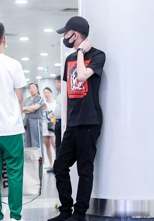 李欧和张云雷是怎么回事 张云雷南京南站事件全过程