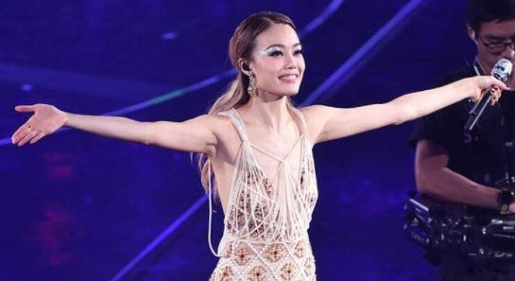 容祖儿扇贝夹断春卷是什么梗 谁成功就捧谁红:容祖儿春卷事件还原