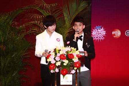 李炜托n李天王原照片 和苏醒前女友夏航燕合照图片事件