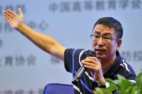 白岩松为什么被央视解雇了 央视名嘴白岩松语不惊人死不休