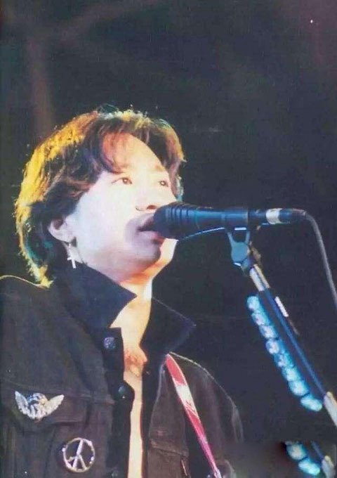 黄家驹怎么出意外的 93年黄家驹怎么会从舞台掉下来