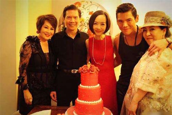 曹可凡的显赫家世是什么 在娱乐圈中曹可凡为什么不被尊重