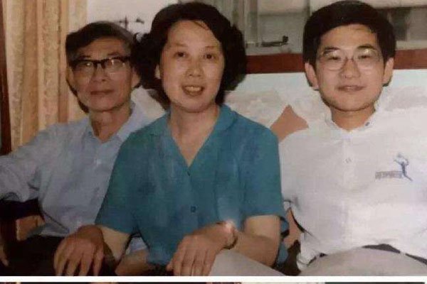 曹可凡的显赫家世是什么 在娱乐圈中曹可凡为什么不被尊重