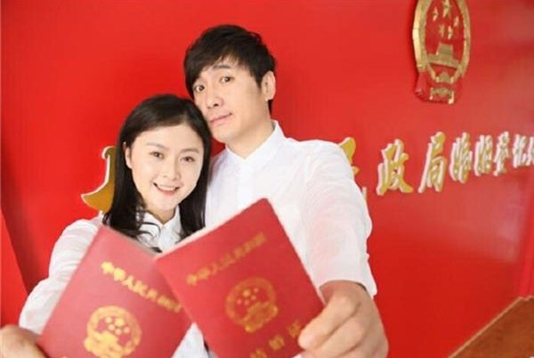 沈腾看马丽眼神图解好有爱 马丽和沈腾的关系肯定有事