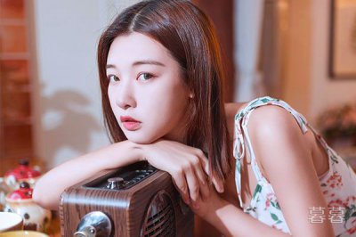 校花刘美和锅炉老头儿的秘密 跟随她一路探视去向