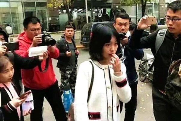 朱军弦子真相怎么回事 化妆间隔着衣服摸她没得逞