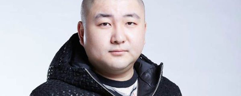 张云雷怎么从南京站摔下去的 揭秘李欧为什么要推张云雷