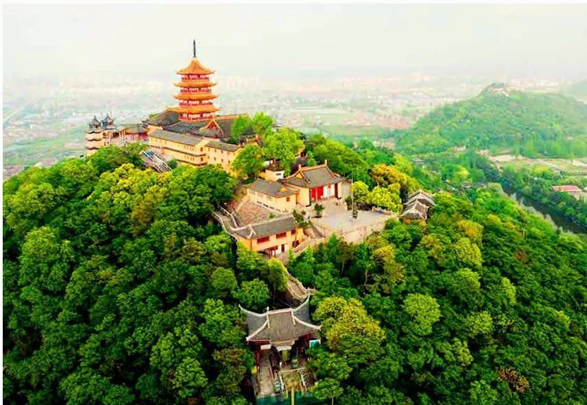 大势至菩萨的道场在哪里 五座山连成的狼山风景区