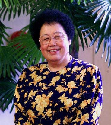 陈丽华老师第一任丈夫是谁 电信高层:和前夫王友发为何离婚