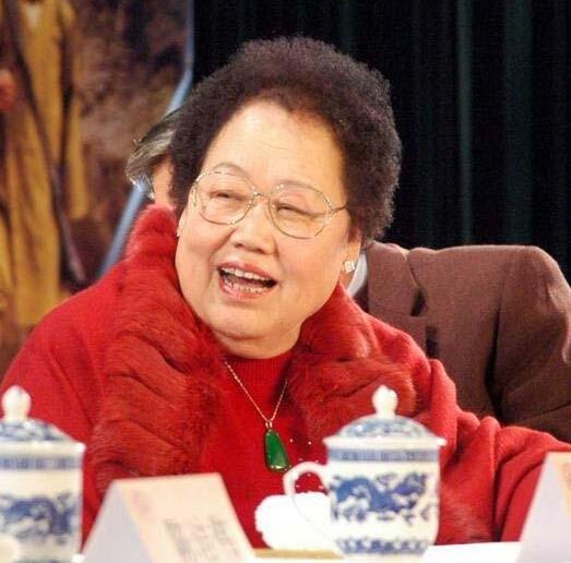 陈丽华老师第一任丈夫是谁 电信高层:和前夫王友发为何离婚