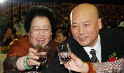 陈丽华老师第一任丈夫是谁 电信高层:和前夫王友发为何离婚
