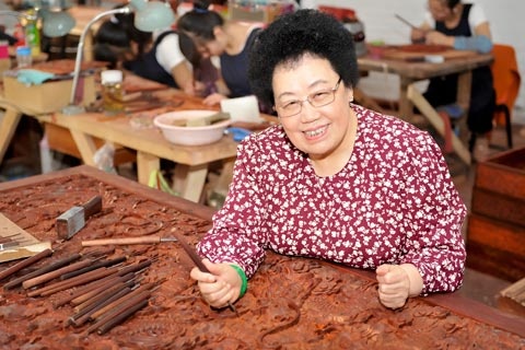 陈丽华老师第一任丈夫是谁 电信高层:和前夫王友发为何离婚