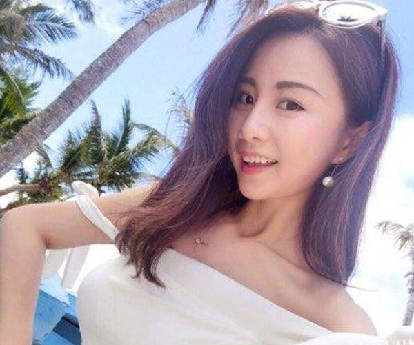 纪文君餐桌片段视频禁图 女一号穿着性感身材火辣