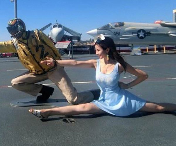 纪文君餐桌片段视频禁图 女一号穿着性感身材火辣