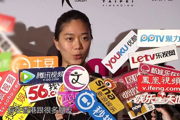 何韵诗怎么搜不到 在香港现状被封杀:何韵诗啤酒事件是怎么回事