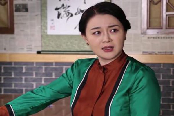 关婷娜的老公是谁叫啥名字 紧身内衣裹浴巾姿态丰满