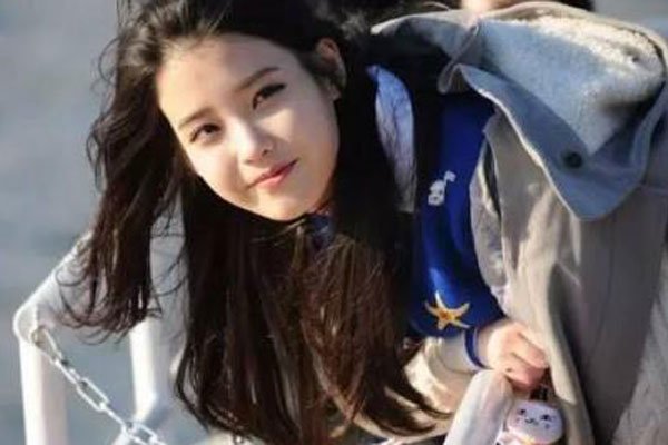 iu李知恩给人口事件 床照:银赫iu事件对银赫影响