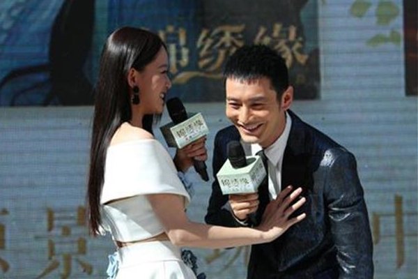 胸咚什么意思是什么 女孩子重口味壁咚的2.0版