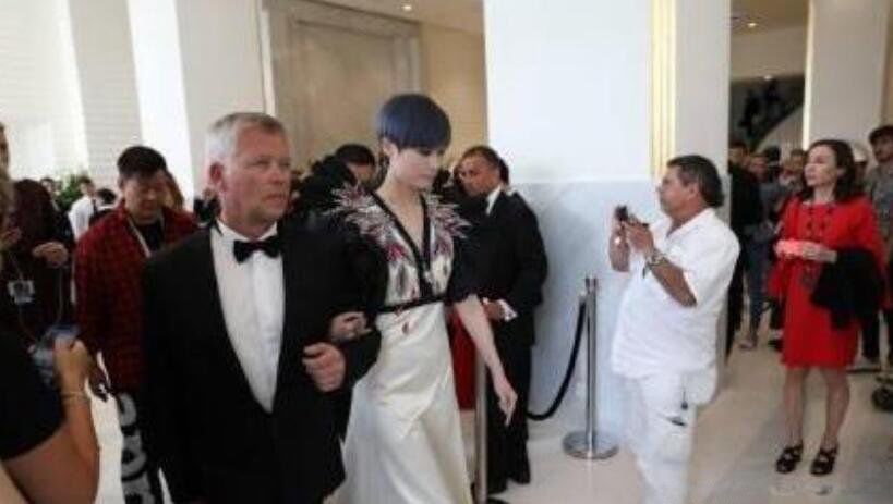 李宇春的三任丈夫分别是谁 隐婚生子嫁78岁外国富翁婚礼是谣言