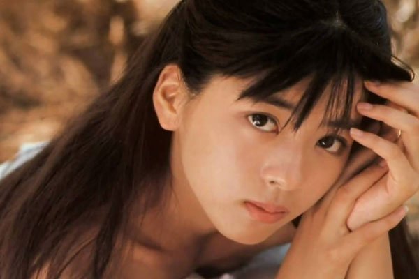 中山忍为何一直单身 不结婚为李连杰终身不嫁等他一辈子
