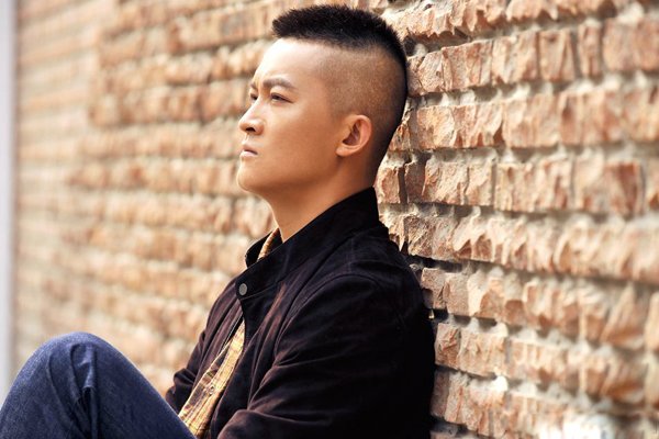 杨志刚说话本来就慢吗 说话像背台词:杨志刚为啥说话的语速都是一样的