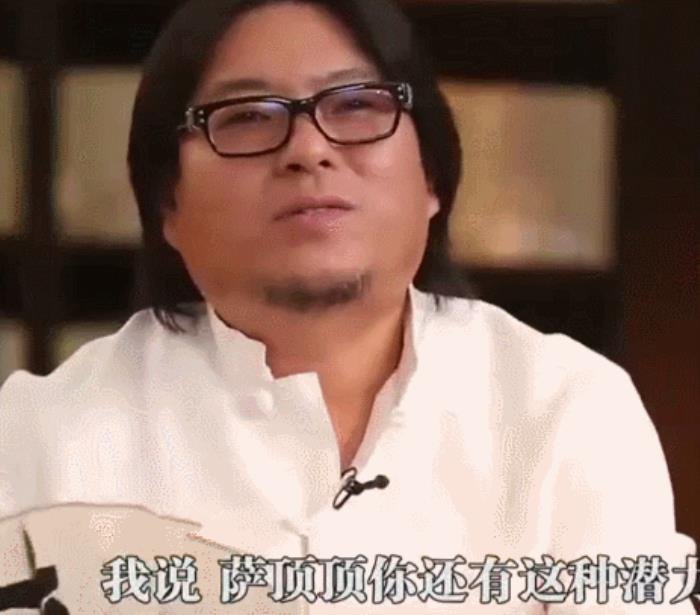 萨顶顶个人资料简介 元宵晚会话筒拿反:萨顶顶假唱事件