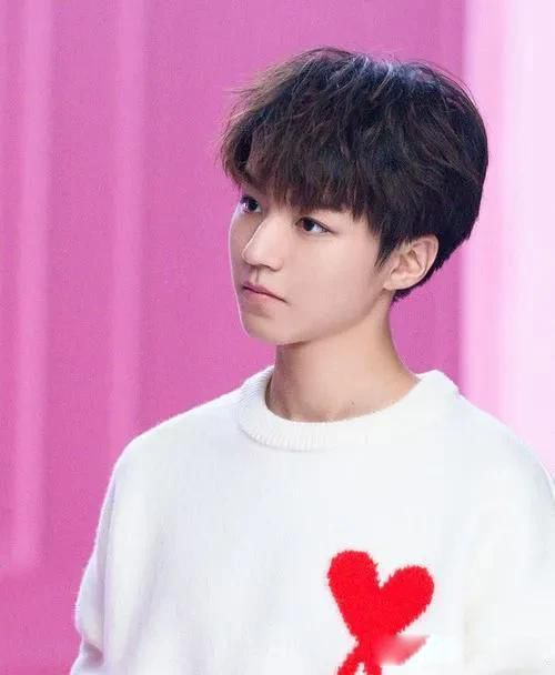 王俊凯个人资料(简介,身高,年龄) TFBOYS组合队长通过练习生出道
