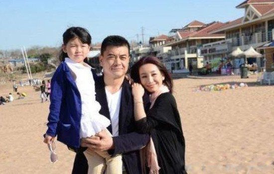 秦海璐的老公是谁 只结过一次婚:丈夫是王新军