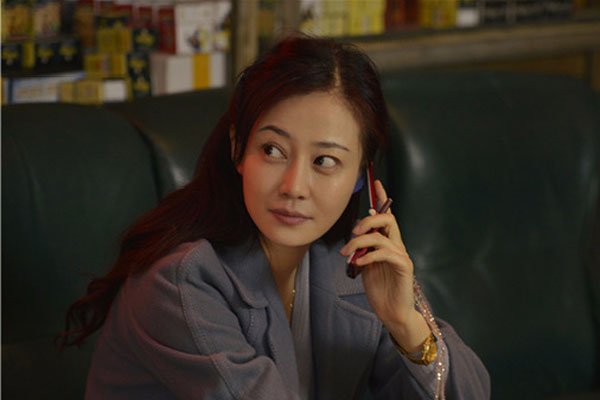 谭卓和郝蕾长得很像 对比照:谭卓笑起来很像郝蕾