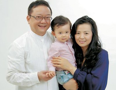 王刚现任妻子郑艳东年龄多大 三婚:结婚那年郑艳东38岁