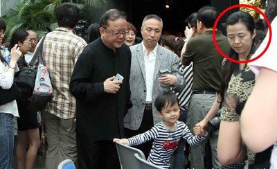 王刚现任妻子郑艳东年龄多大 三婚:结婚那年郑艳东38岁