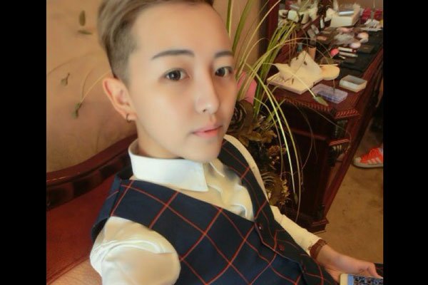 张凯毅怎么那么有钱 美妆妹子张凯毅家是干啥的老有钱