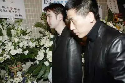 张国荣唐鹤德的爱情 一对好GAY友有没有做过