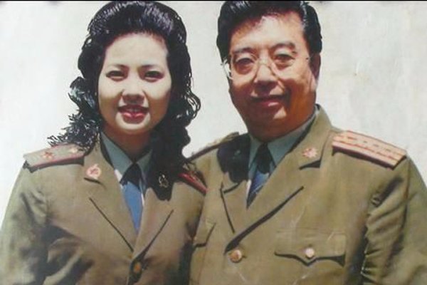 梦鸽的个人简介 师生恋:梦鸽和李双江的年龄差