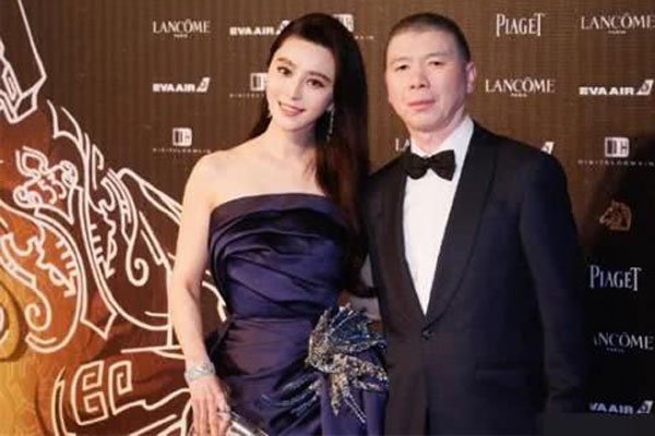 冯小刚范冰冰什么关系 拥抱照片就证明了关系非常不一般