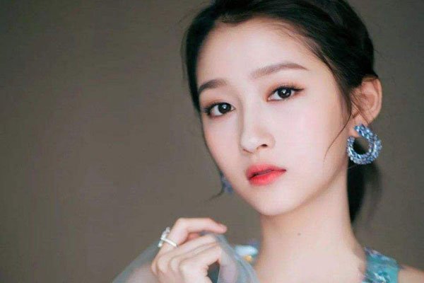 关晓彤被ps照怎么回事 清纯妹子好身材大长腿
