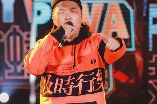 杜海涛给韩国人跪下原视频事件 跪拜权志龙:给棒子国的人跪了