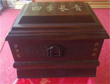 骨灰盒怎么带回异地老家 抱骨灰盒的人有讲究吗