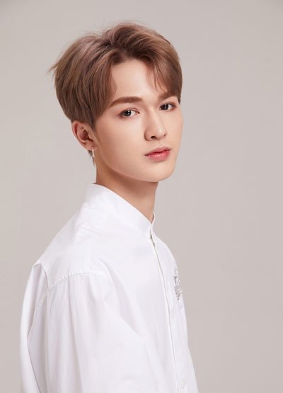 黄明昊的女朋友叫什么名字 关于黄明昊喜欢的女生类型
