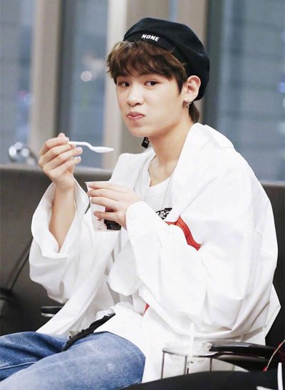 黄明昊的女朋友叫什么名字 关于黄明昊喜欢的女生类型