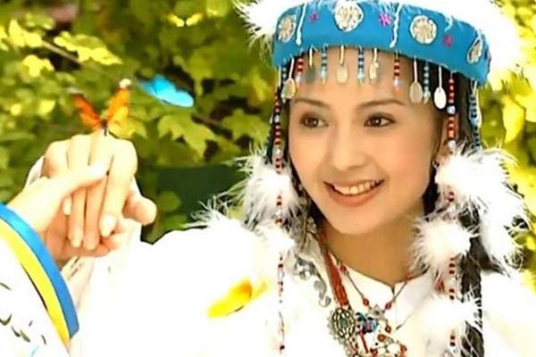 香妃刘丹车祸腰截图片 刘丹是别人害的吗?怎么会被甩出车子的,车门是关着的