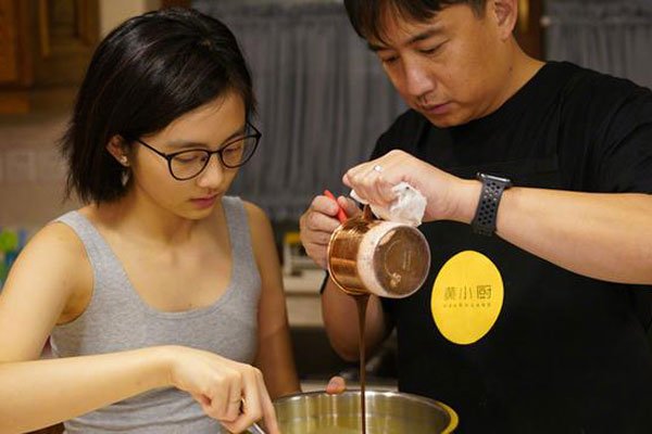 黄忆慈个人资料简介大名叫什么 星二代胸部发育了引争议