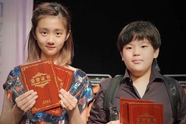 黄忆慈个人资料简介大名叫什么 星二代胸部发育了引争议