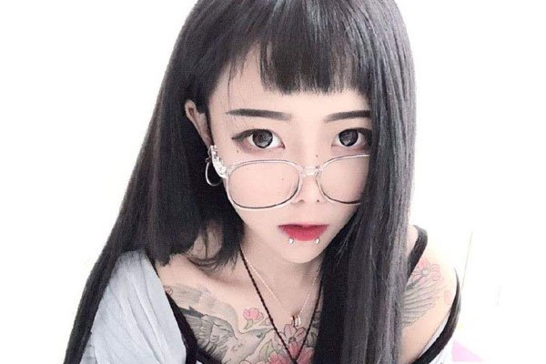 顾茜茜个人资料简介图片 大眼睛可爱萌妹子总是戴眼镜
