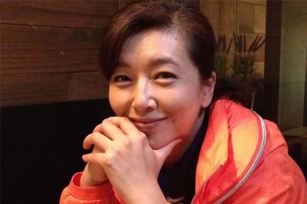 江珊的第一任丈夫是谁 没再婚:江珊现任丈夫叫什么名